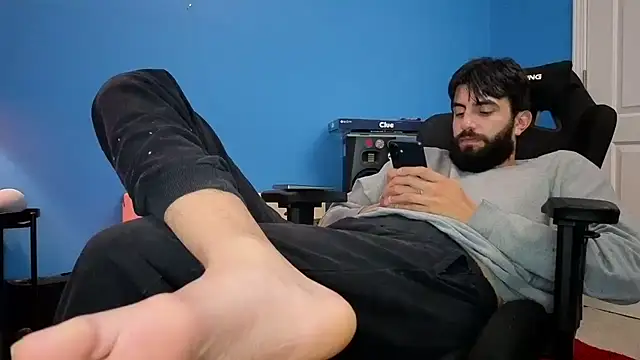 gorgeousgiant live cam on StripChat