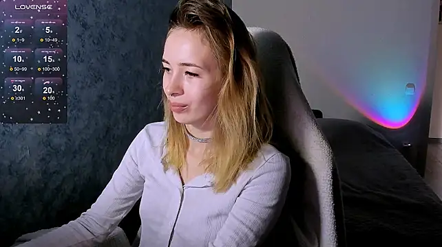 ZoyaMill live cam on StripChat