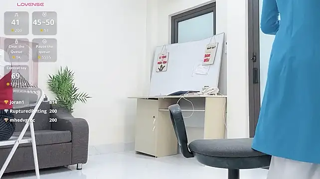 Mono-StewardessMysa live cam on StripChat