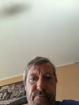 oralchtivy12 live cam on StripChat