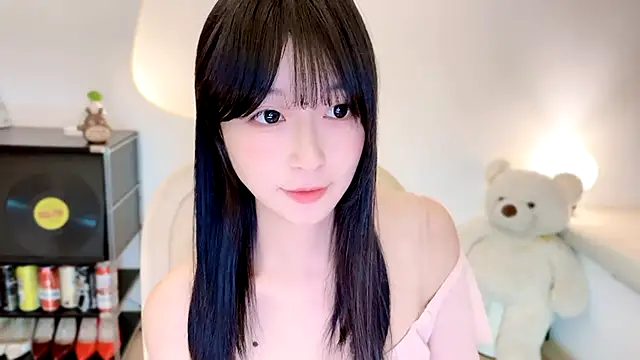 Onechestnut live cam on StripChat