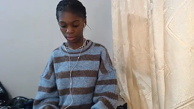 PetiteBarbie_05 live cam on StripChat