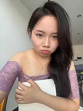 QiQi-2001 live cam on StripChat