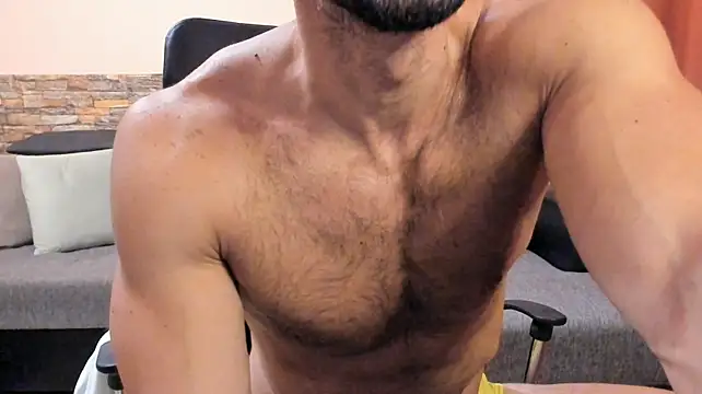 HotHunkTrainer live cam on StripChat