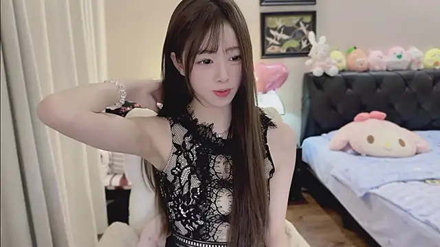 Evacute-top live cam on StripChat