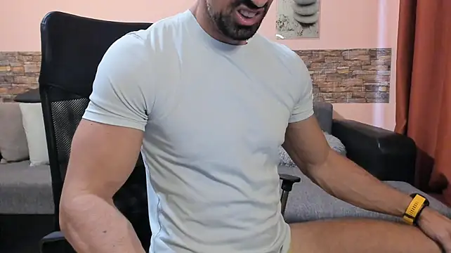 HotHunkTrainer live sex cam