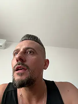 InsaneMattt live sex cam