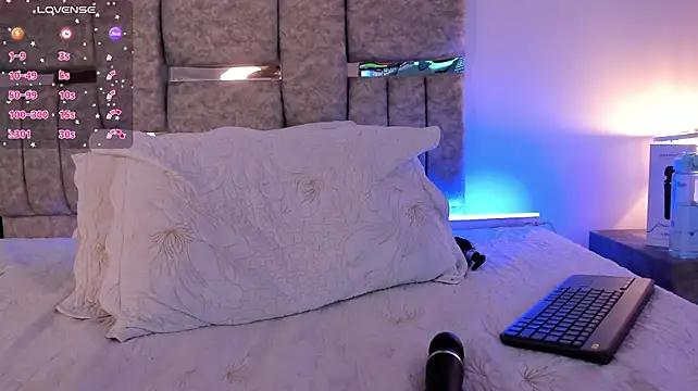 Jazminn_01 live cam on StripChat