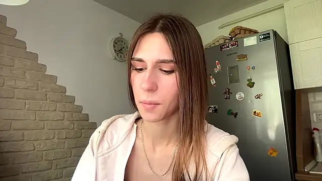 ZaraGuyette live cam on StripChat