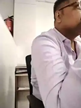 Desi_Gujju_Boy live cam on StripChat