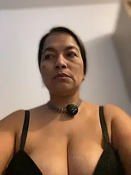 Jlo_69 live cam on StripChat