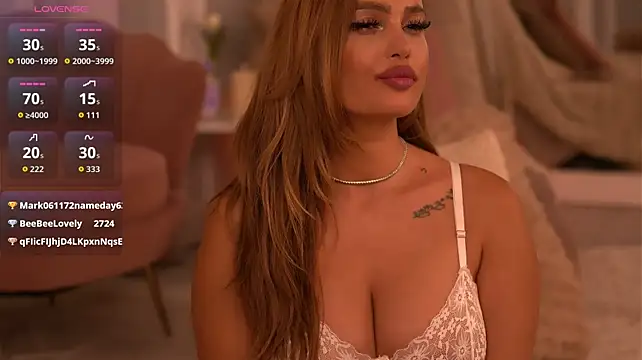 ZairaLure live cam on StripChat