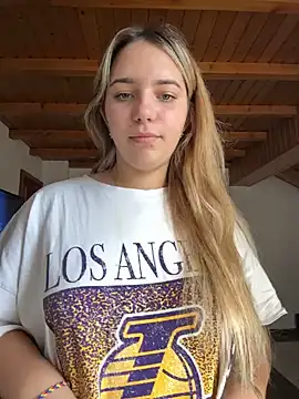 Naomi-Klein live cam on StripChat