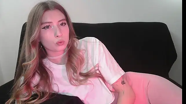 ErikaShyy live cam on StripChat
