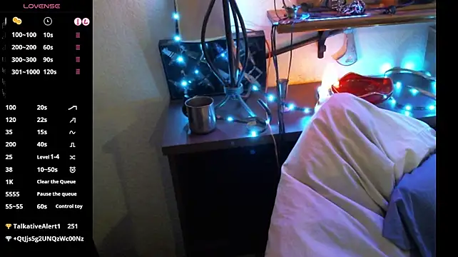 Pussyeat2please live cam on StripChat