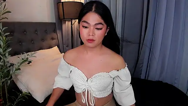 AsianHugecockAnna live cam on StripChat