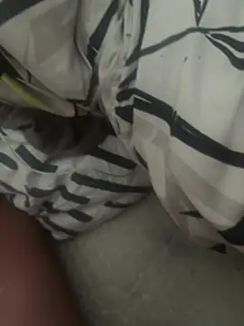 queues_ live cam on StripChat