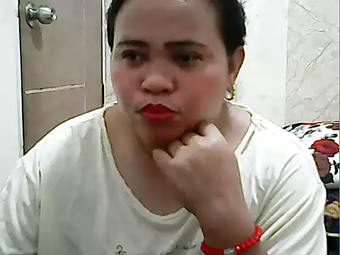 hotchubbypinay live cam on StripChat