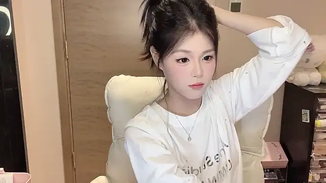Koi-00 live cam on StripChat