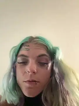 IttyBittyStonie live cam on StripChat