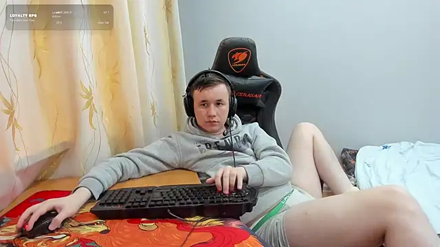 iliaskrislove live cam on StripChat