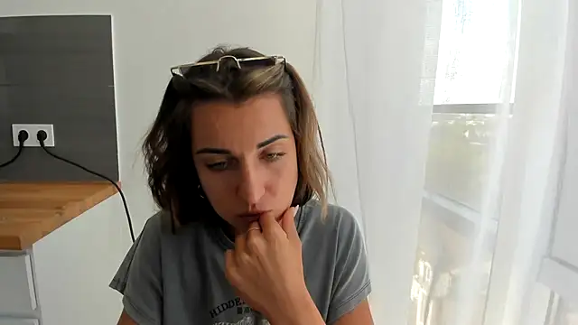 summmmersky1 live cam on StripChat