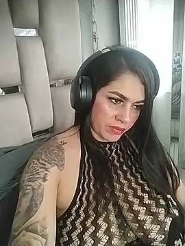 chelaqueen_ live cam on StripChat