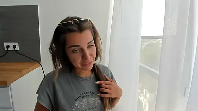 summmmersky1 live cam on StripChat