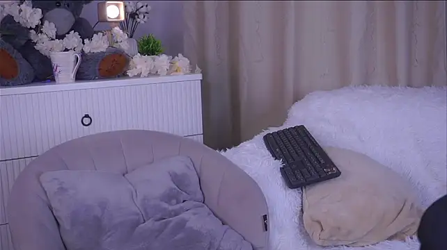 NelleMihalko live sex cam