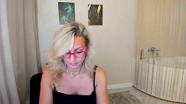 MuseOfStage live cam on StripChat