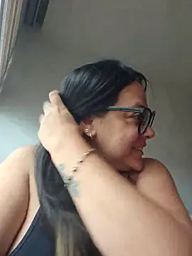 Itsmya live cam on StripChat