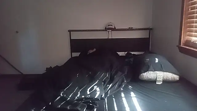 Opondestre00420 live cam on StripChat