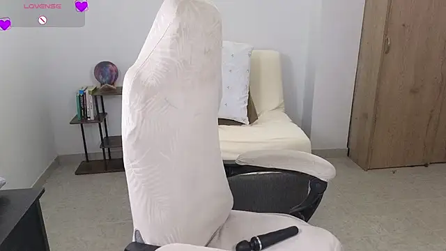 blue__moon_ live cam on StripChat
