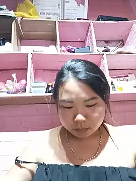 Linh-miulu live cam on StripChat