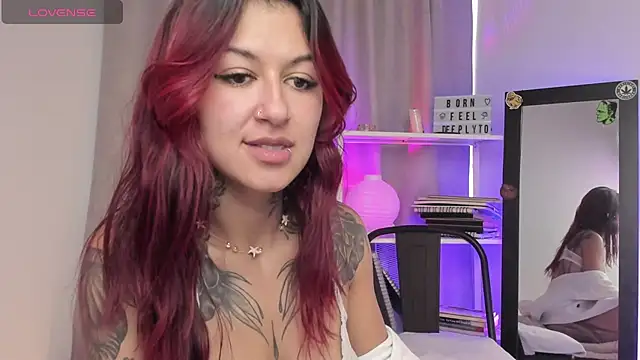 noemi_foxxx live cam on StripChat