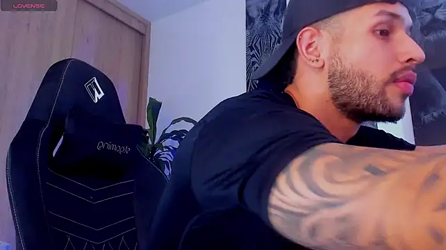 Santos_ramirez1 live cam on StripChat