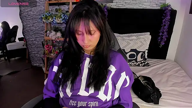 eyes_moonn live cam on StripChat