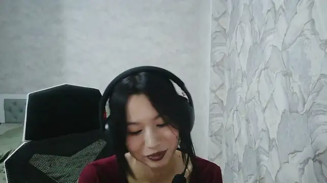 JacklynGingrich live cam on StripChat