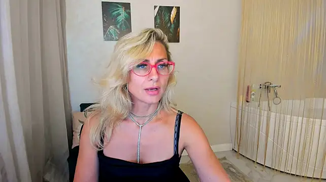 MuseOfStage live cam on StripChat