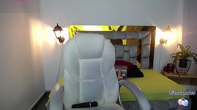 issa__nassar live cam on StripChat