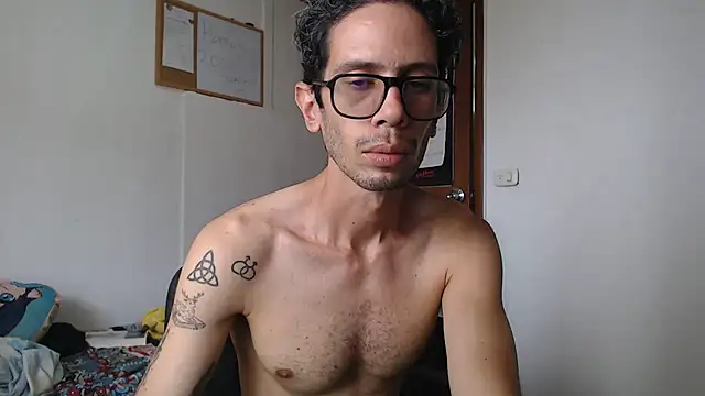 alisterxxx live cam on StripChat