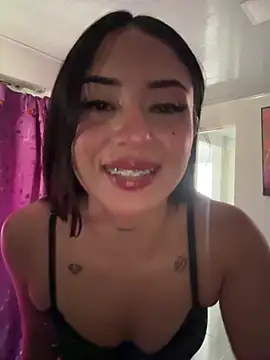 LilacNoir live cam on StripChat