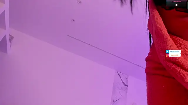 alysson_18 live cam on StripChat