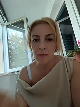 Hot-Milf4U live cam on StripChat