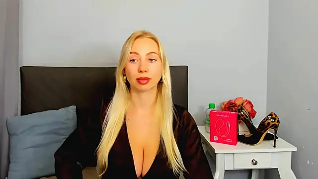MargaritaRose live cam on StripChat
