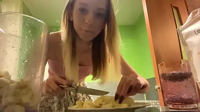 LeomaCrozat live cam on StripChat