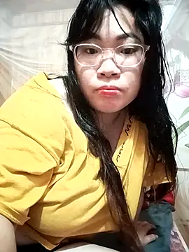 Mina2000a live cam on StripChat