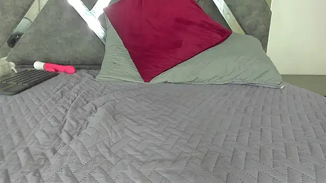 erika_222 live cam on StripChat