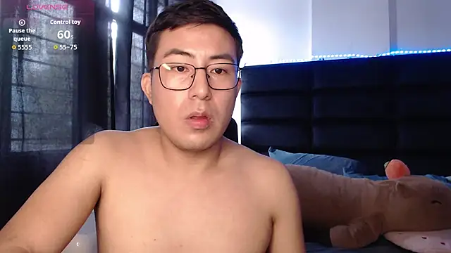 andrewmhilton_ live cam on StripChat