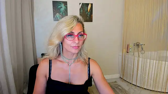 MuseOfStage live cam on StripChat